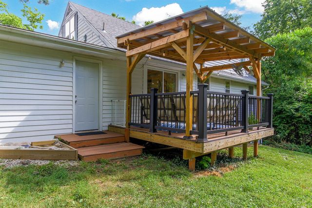 912 W ROLLINS RD, Columbia, MO 65203