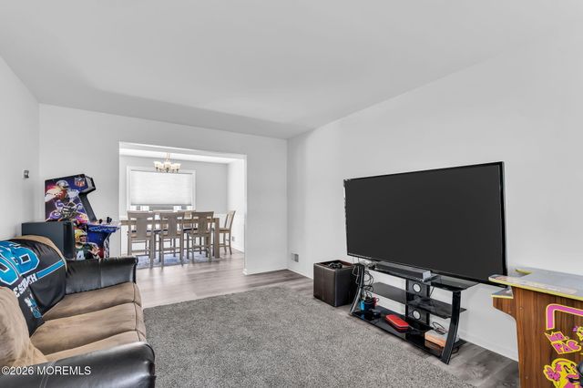 40 Kiwi Loop, Howell, NJ 07731