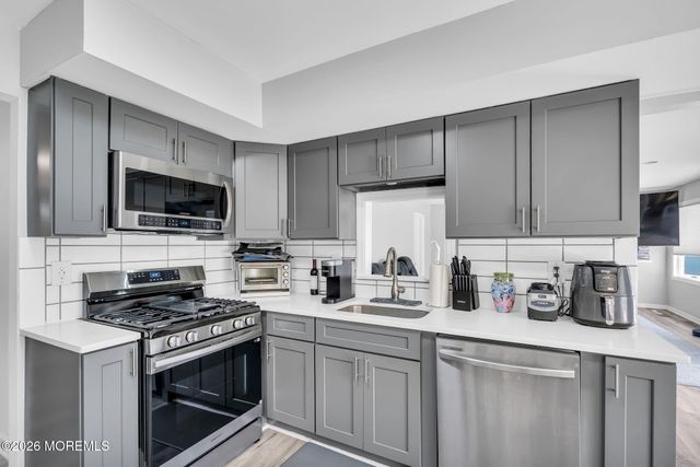 40 Kiwi Loop, Howell, NJ 07731