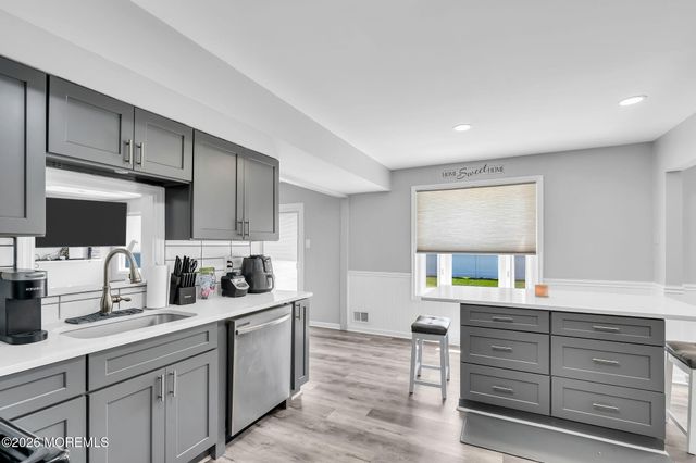 40 Kiwi Loop, Howell, NJ 07731