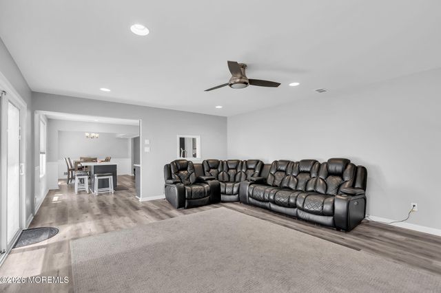 40 Kiwi Loop, Howell, NJ 07731