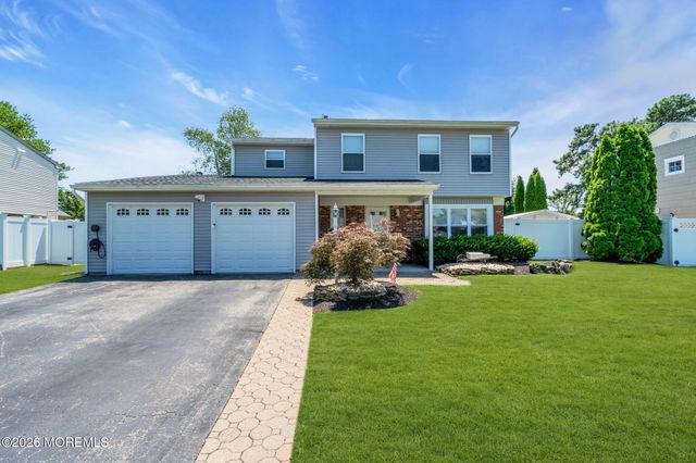 40 Kiwi Loop, Howell, NJ 07731