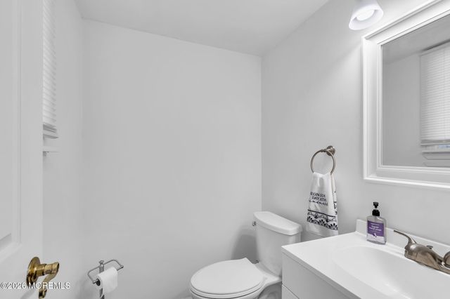 40 Kiwi Loop, Howell, NJ 07731