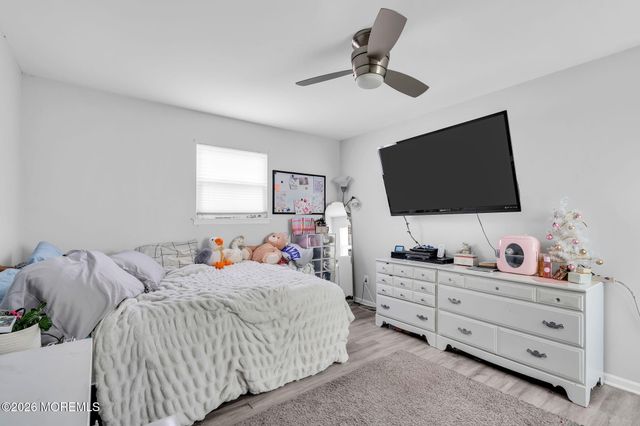 40 Kiwi Loop, Howell, NJ 07731