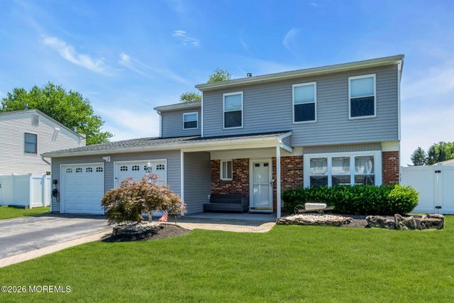 40 Kiwi Loop, Howell, NJ 07731