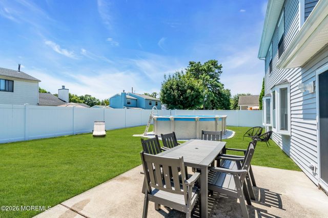 40 Kiwi Loop, Howell, NJ 07731