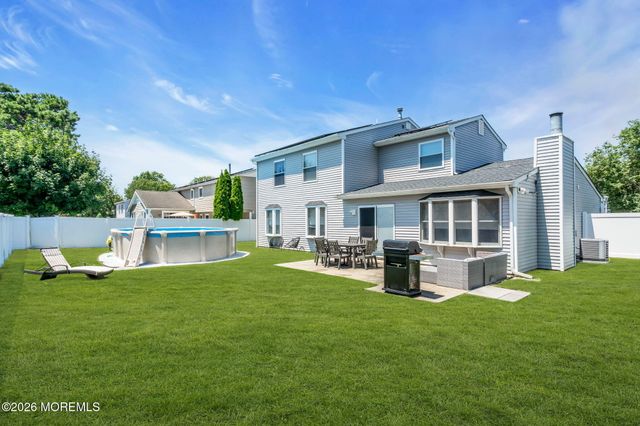 40 Kiwi Loop, Howell, NJ 07731