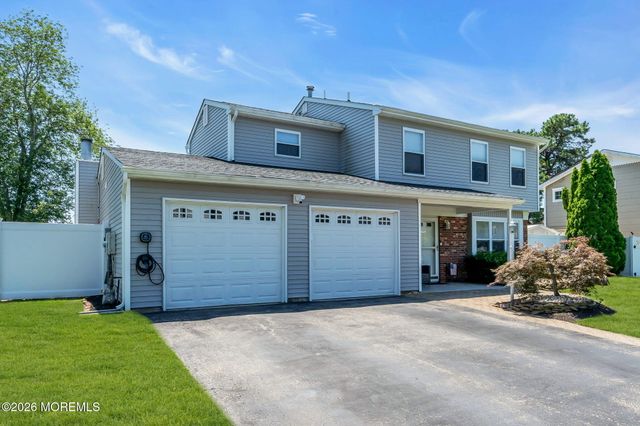 40 Kiwi Loop, Howell, NJ 07731
