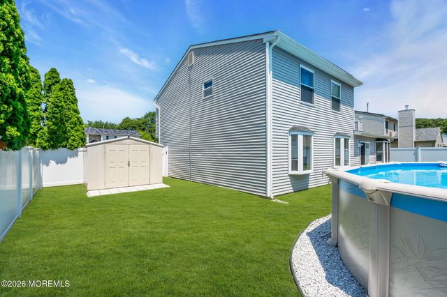 40 Kiwi Loop, Howell, NJ 07731