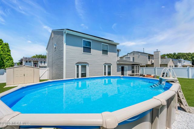 40 Kiwi Loop, Howell, NJ 07731