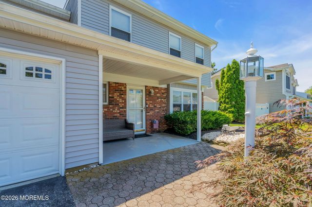 40 Kiwi Loop, Howell, NJ 07731