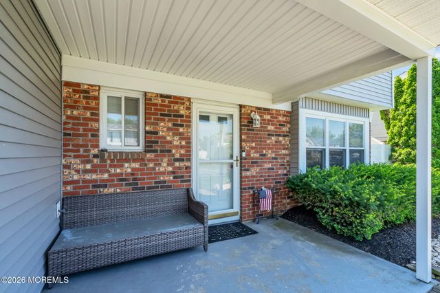40 Kiwi Loop, Howell, NJ 07731