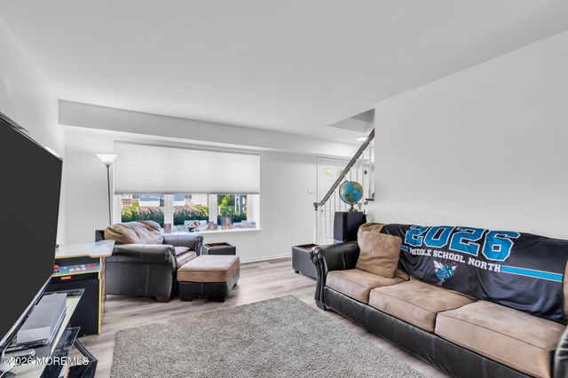 40 Kiwi Loop, Howell, NJ 07731