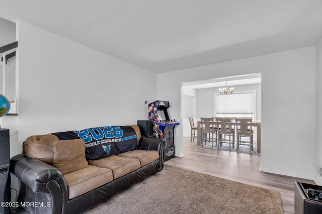 40 Kiwi Loop, Howell, NJ 07731