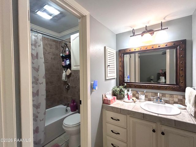 220 Doucet Road 252g, Lafayette, LA 70503