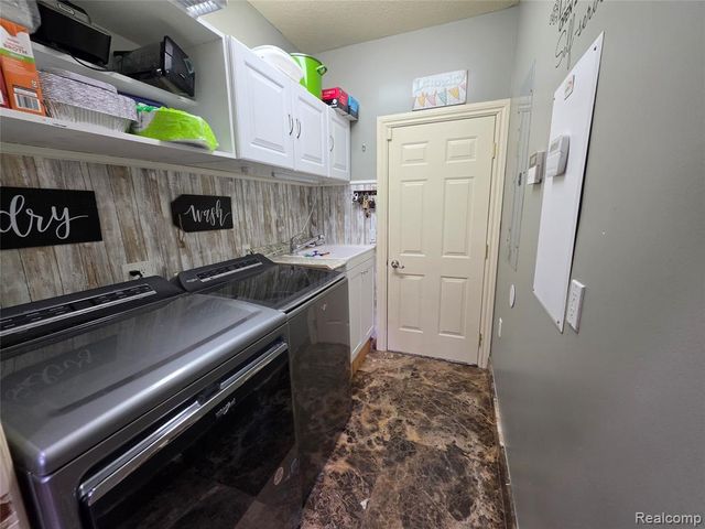 5150 W Carpenter Road, Flint, MI 48504