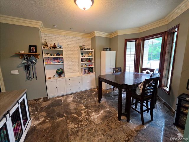 5150 W Carpenter Road, Flint, MI 48504