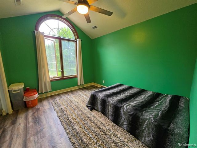 5150 W Carpenter Road, Flint, MI 48504