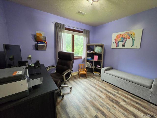 5150 W Carpenter Road, Flint, MI 48504
