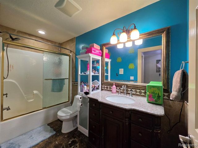 5150 W Carpenter Road, Flint, MI 48504