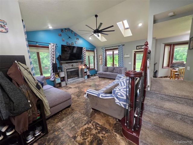 5150 W Carpenter Road, Flint, MI 48504