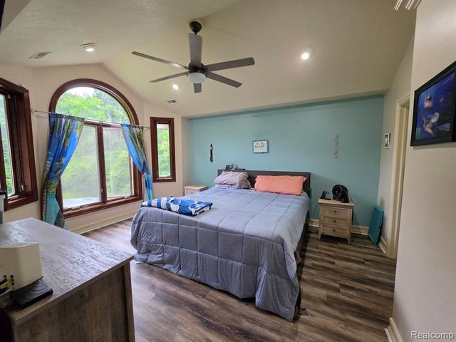 5150 W Carpenter Road, Flint, MI 48504