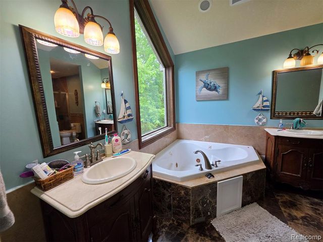 5150 W Carpenter Road, Flint, MI 48504