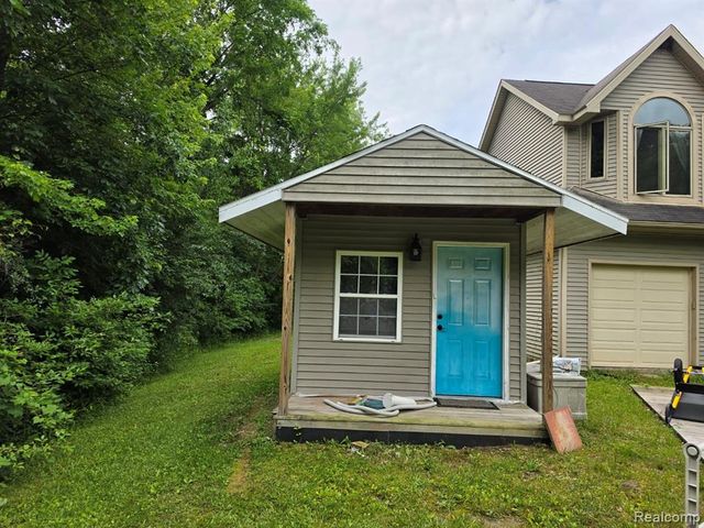 5150 W Carpenter Road, Flint, MI 48504