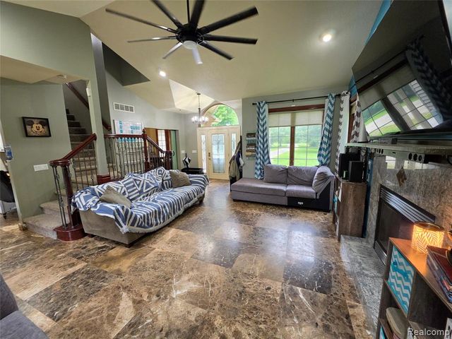 5150 W Carpenter Road, Flint, MI 48504