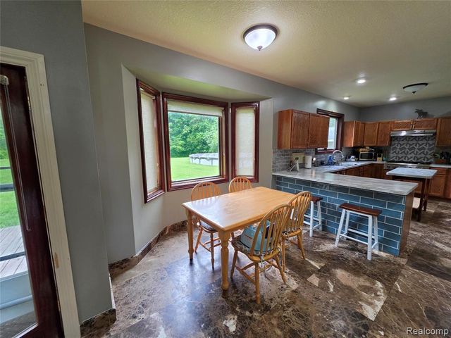 5150 W Carpenter Road, Flint, MI 48504
