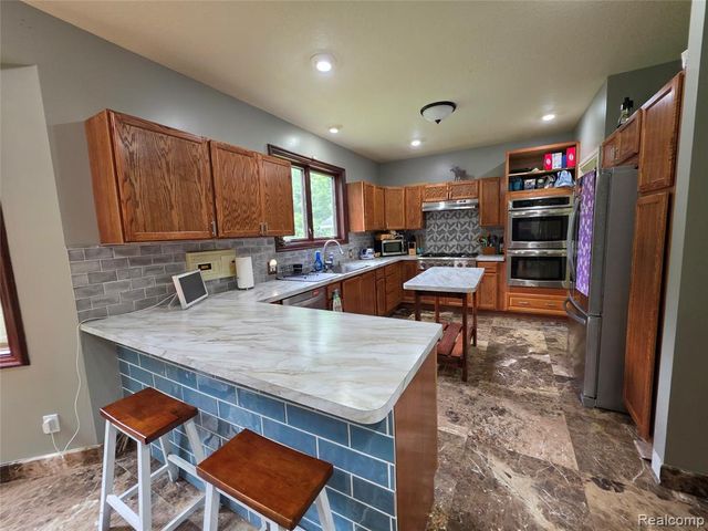 5150 W Carpenter Road, Flint, MI 48504