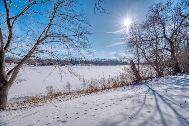 33709 S West River Road, Wilmington, IL 60481