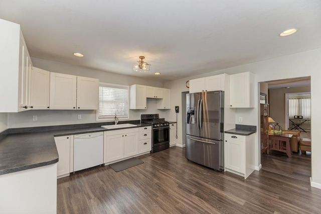 33709 S West River Road, Wilmington, IL 60481