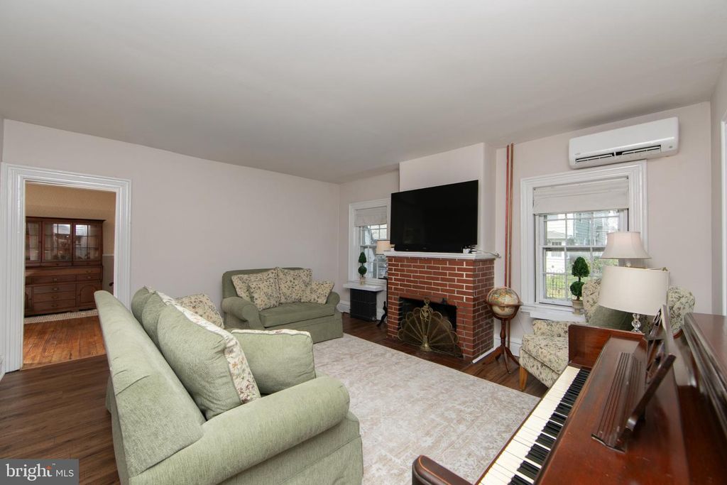 303 VAN SCIVER ST, BEVERLY, NJ 08010 — photo 5