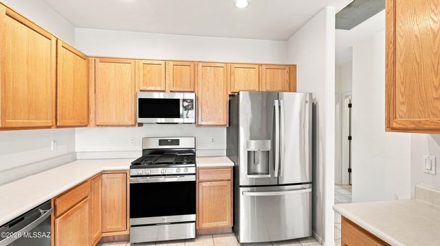 8005 N Iron Ridge Drive, Tucson, AZ 85743