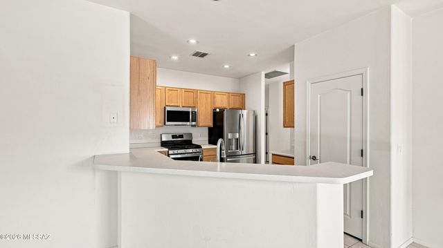 8005 N Iron Ridge Drive, Tucson, AZ 85743