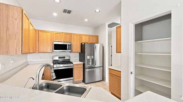 8005 N Iron Ridge Drive, Tucson, AZ 85743