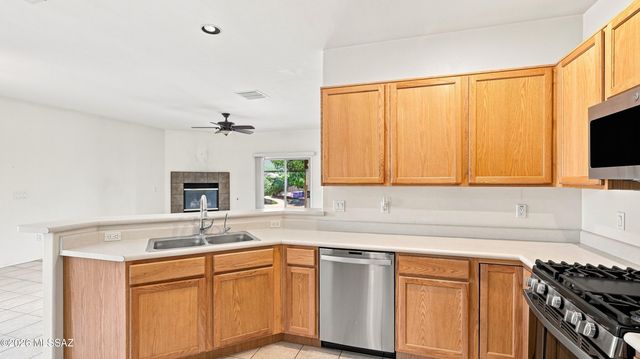 8005 N Iron Ridge Drive, Tucson, AZ 85743
