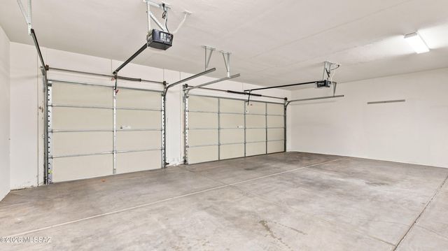 8005 N Iron Ridge Drive, Tucson, AZ 85743