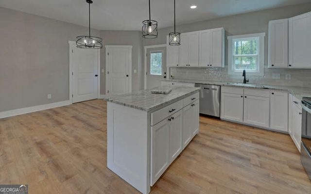 71 Crestwood Drive, Hartwell, GA 30643