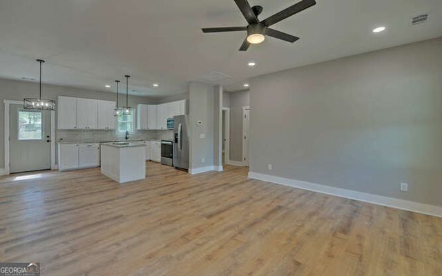 71 Crestwood Drive, Hartwell, GA 30643