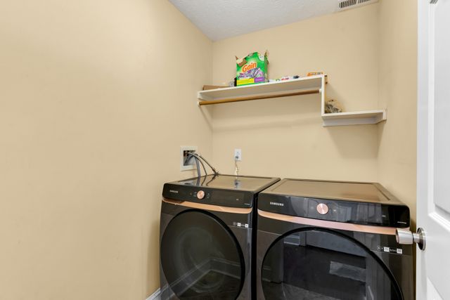 208 Dimaggio Dr, Springfield, TN 37172