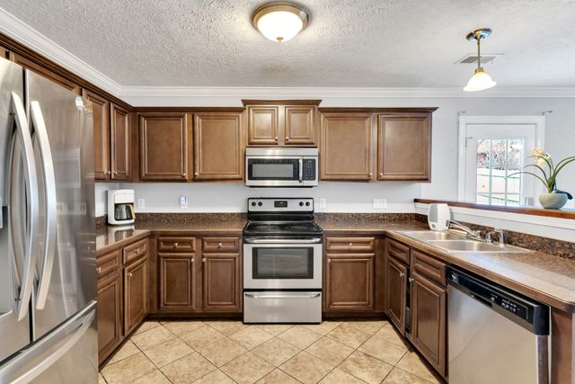 208 Dimaggio Dr, Springfield, TN 37172