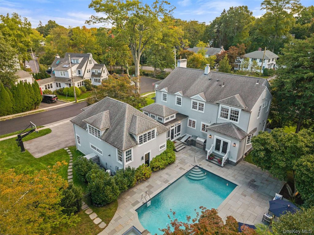 90 E Brookside Drive, Larchmont, NY 10538 — photo 2