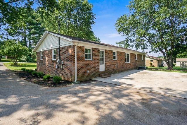 814 Chickasaw Trl, Mcminnville, TN 37110