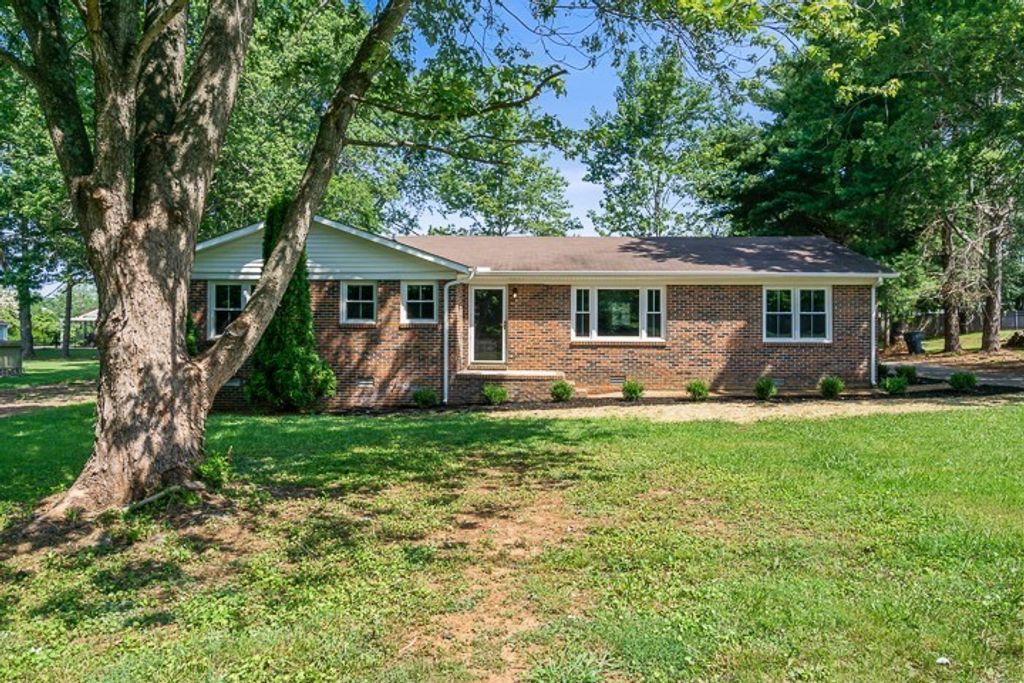 814 Chickasaw Trl, Mcminnville, TN 37110