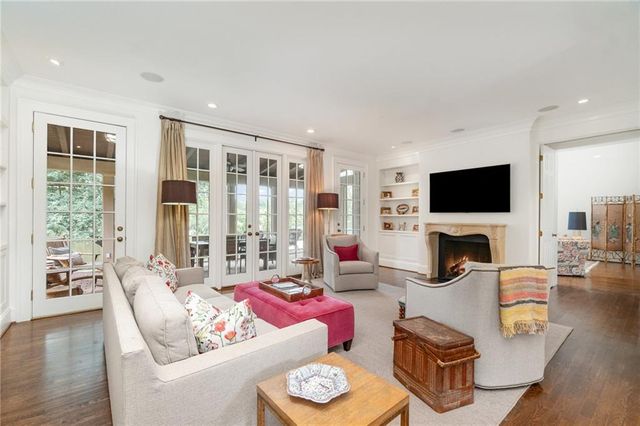 2916 Rivermeade NW Drive, Atlanta, GA 30327