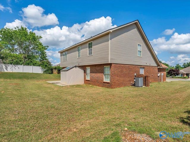 15813 Cold Branch Dr NW, Harvest, AL 35749