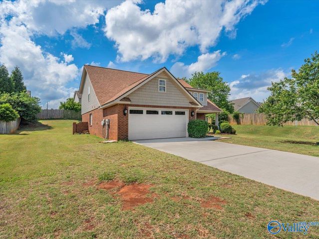 15813 Cold Branch Dr NW, Harvest, AL 35749