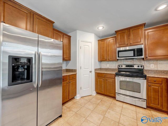15813 Cold Branch Dr NW, Harvest, AL 35749